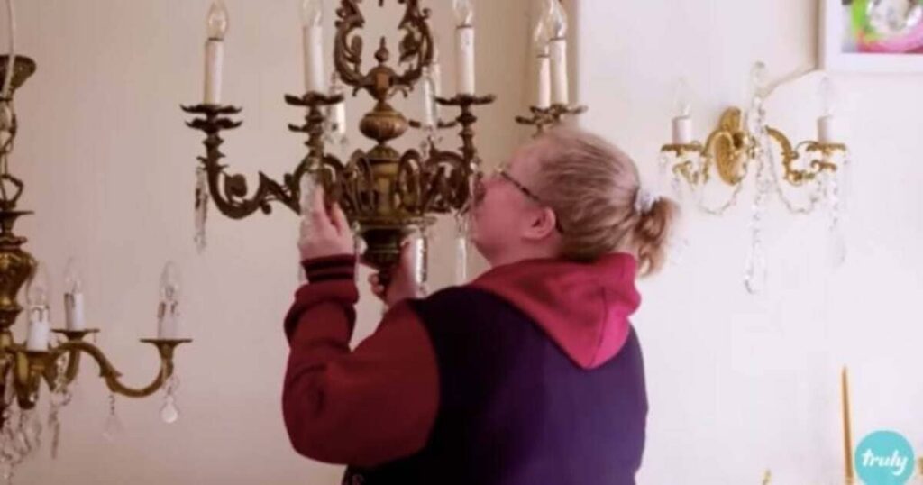 She fell in love with a chandelier