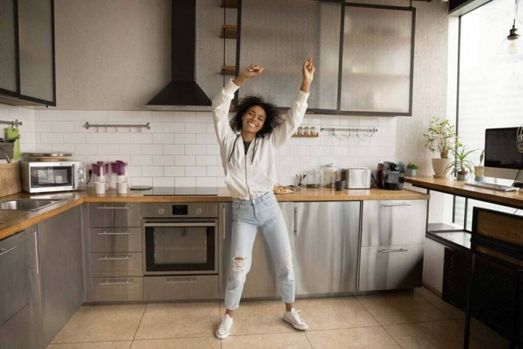 Unmarried women without children may be happier