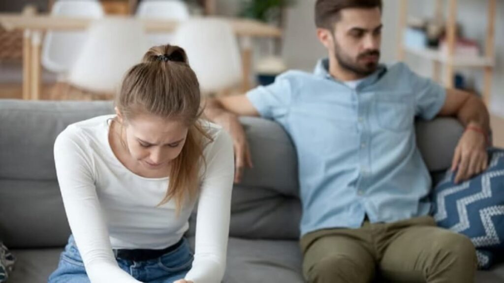 Unmarried women without children may be happier