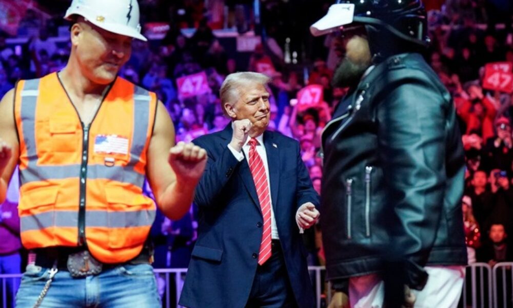 Les Village People et Donald Trump lors d un meeting a la Capital One Arena, janvier 2025
