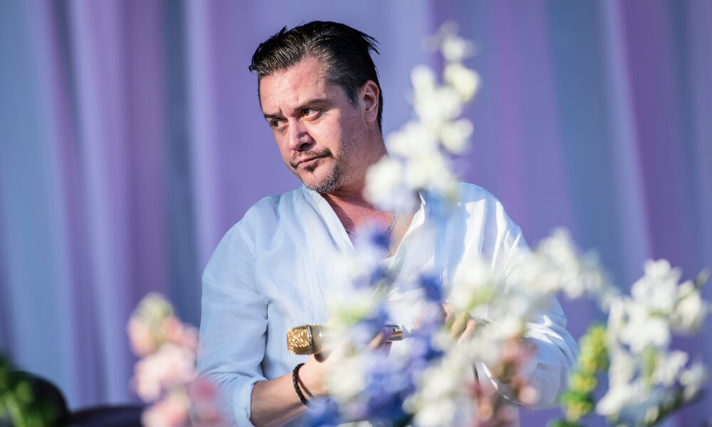 Mike Patton sur scène avec Faith No More en 2015