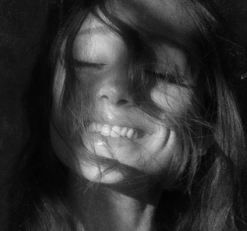 Review: ARIANA GRANDE - "Petal"