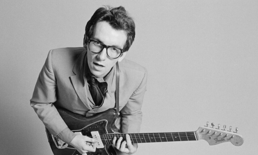 Elvis Costello lors de la séance photo de My Aim Is True en mars 1977