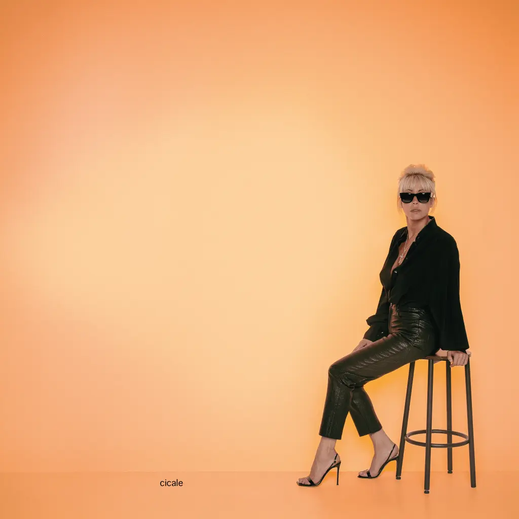 REVIEW: MALIKA AYANE - "malifesto"