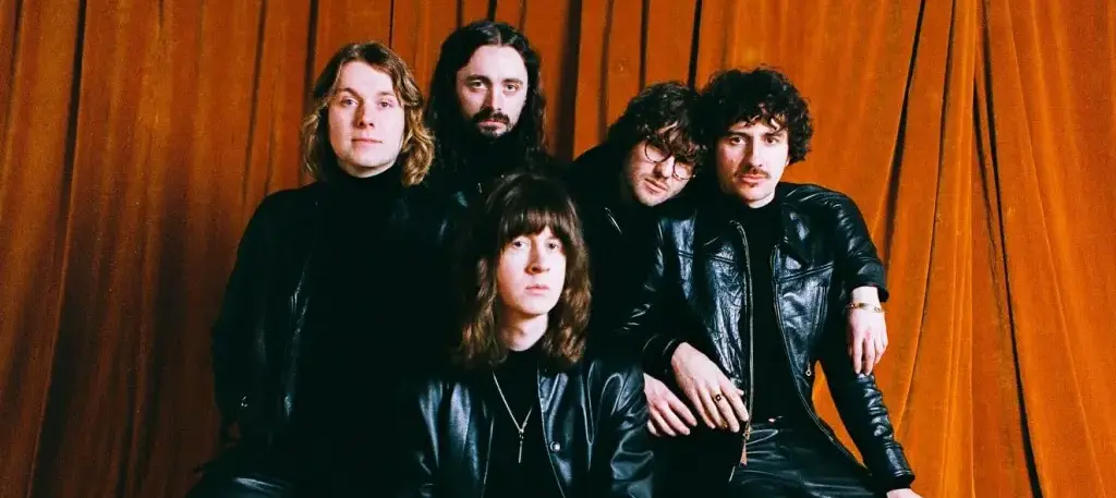UK charts: BLOSSOMS #1 in albums and BEATLES first in vinyl